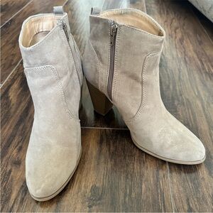 Express Women's Tan Boots in Size 10